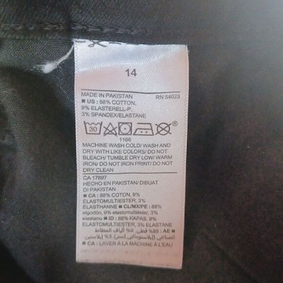 666643.....Old Navy Rockstar Super Skinny Jeans Size 14, W32, 27"Inseam 9"Rise - Picture 6 of 6